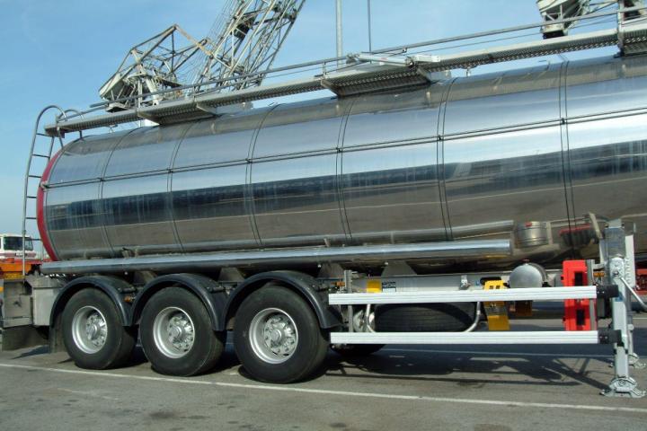 Premium Stainless Steel Tank Trailers for Optimal Performance.
